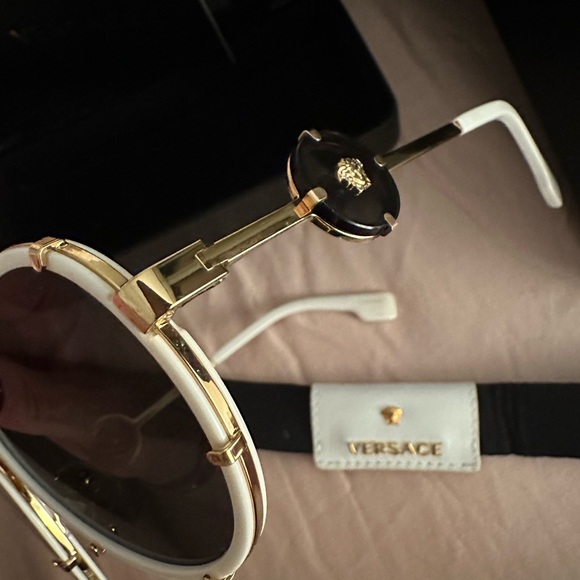 Versace sunglasses - Picture 2 of 5